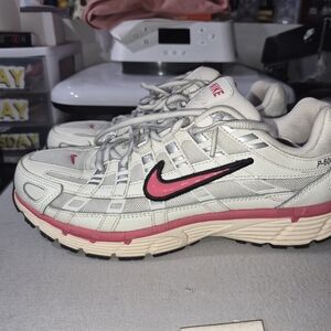 Nike P6000 Size 8.5 Womens